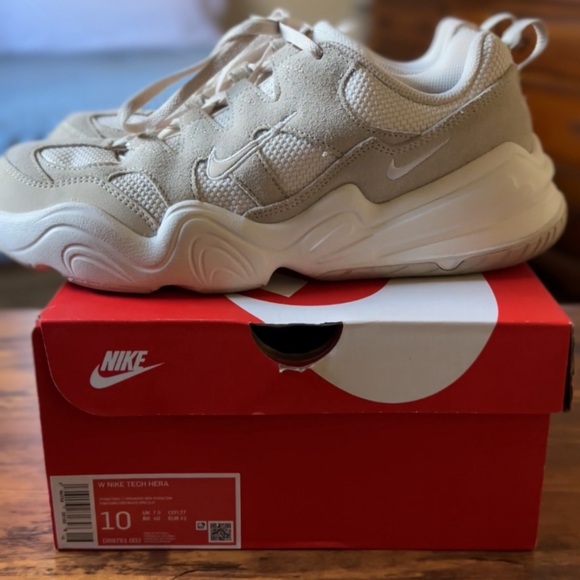 Nike - Picture 1 of 4